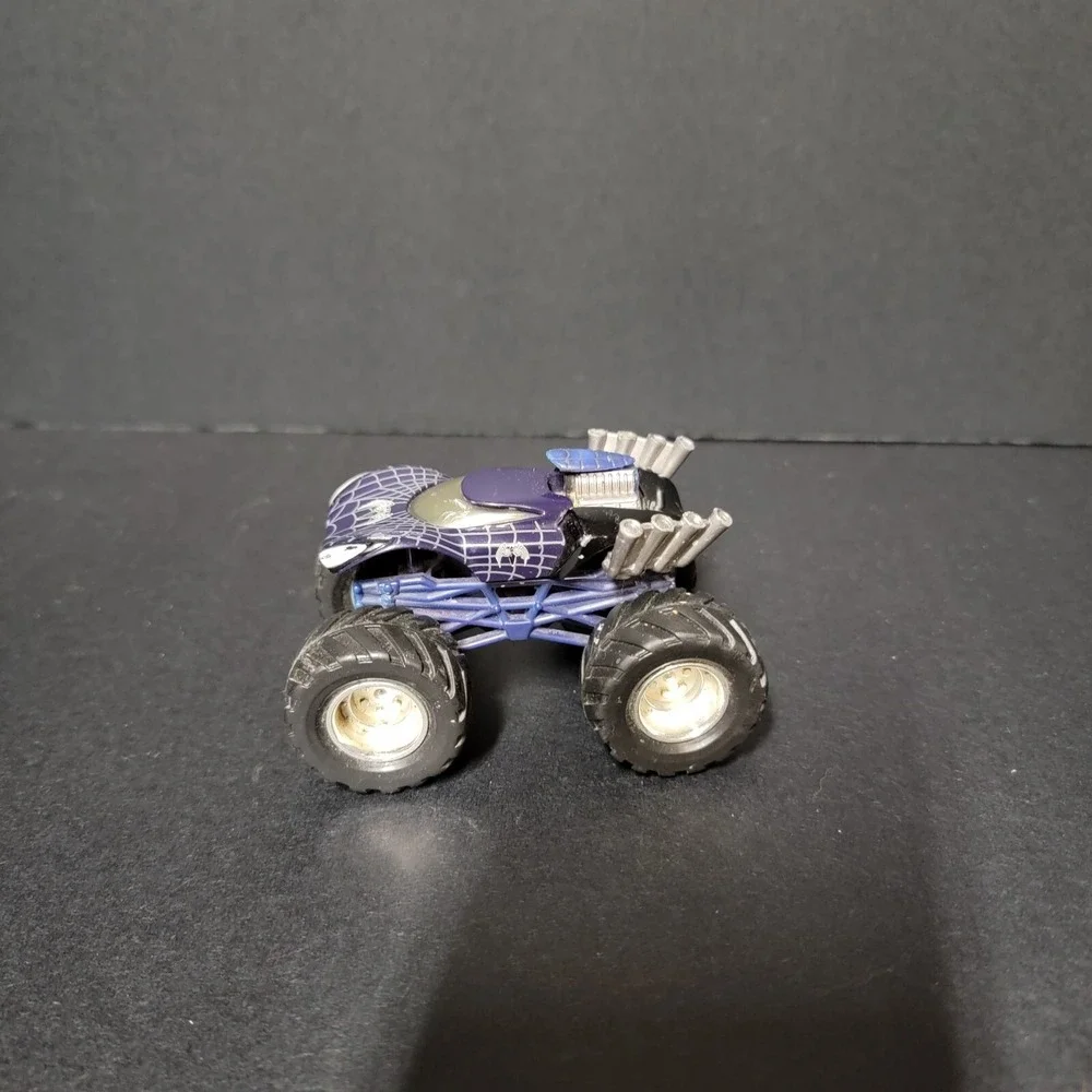 2006 marvel spiderman Monster Truck Purple